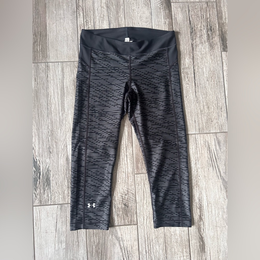 UNDER ARMOUR Capri Leggings, Women's Size Small Grey Horizontal Stripes